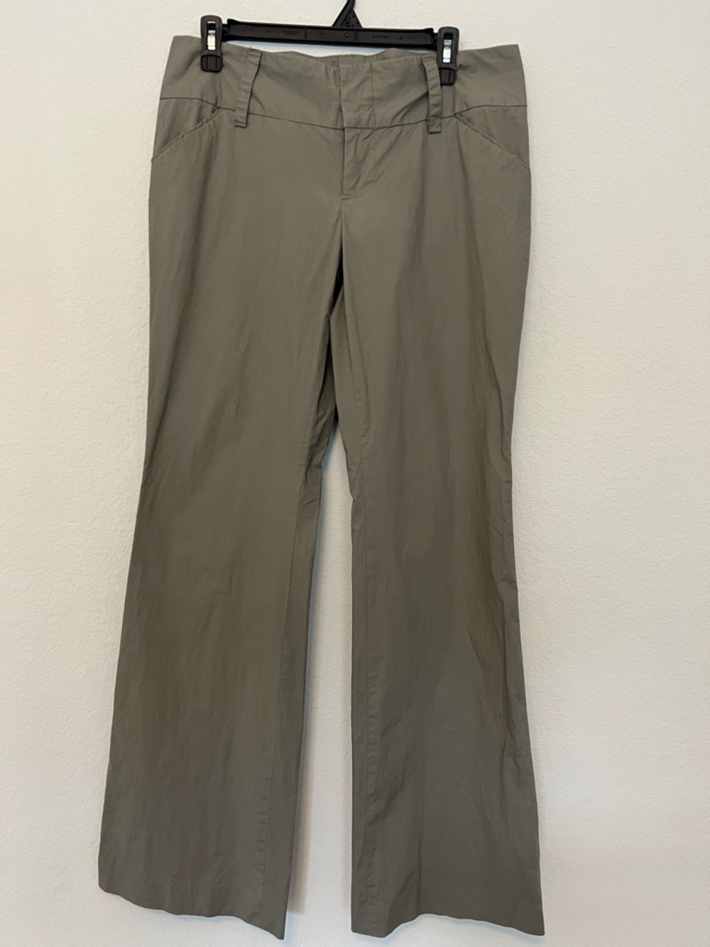 Alice + Olivia safari green trouser pants Classic pants size 10